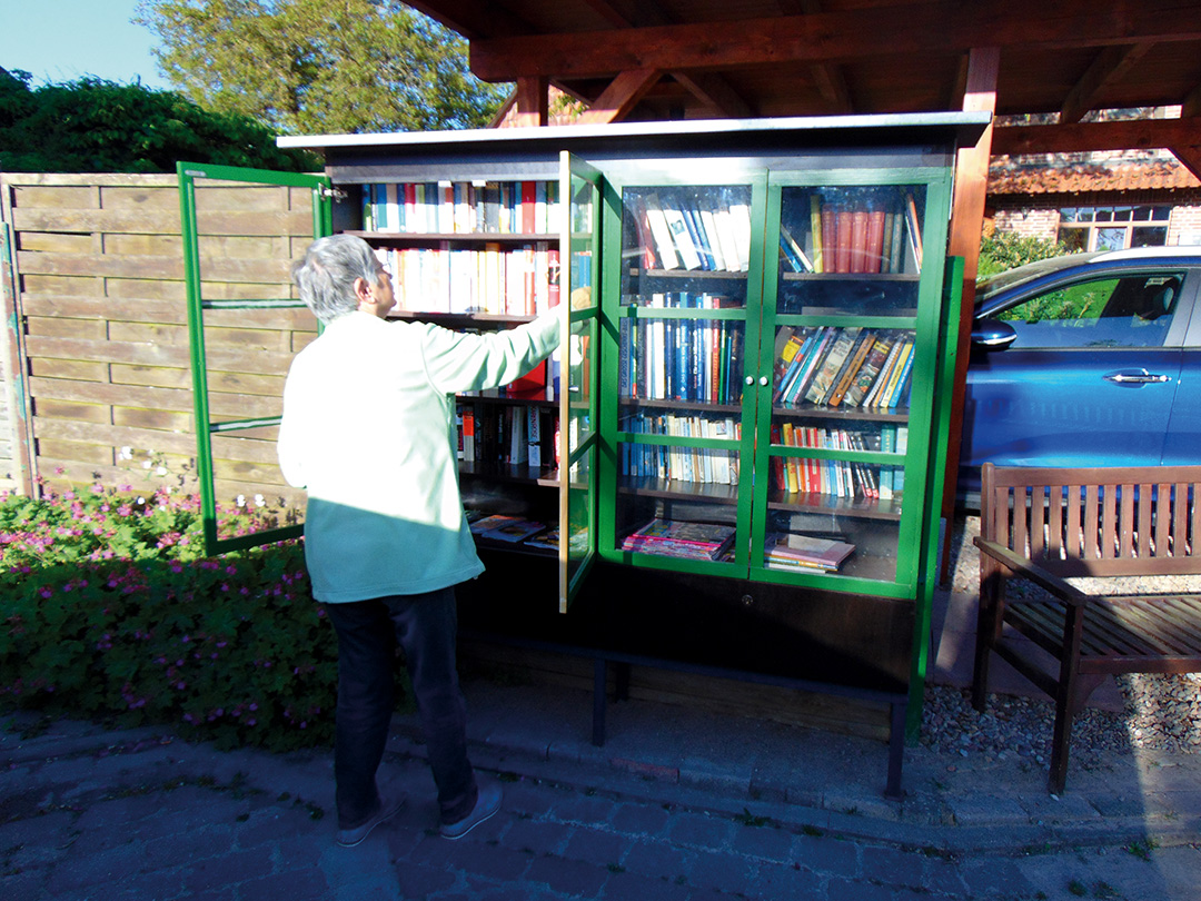 Neuer Bücherschrank in Bakede